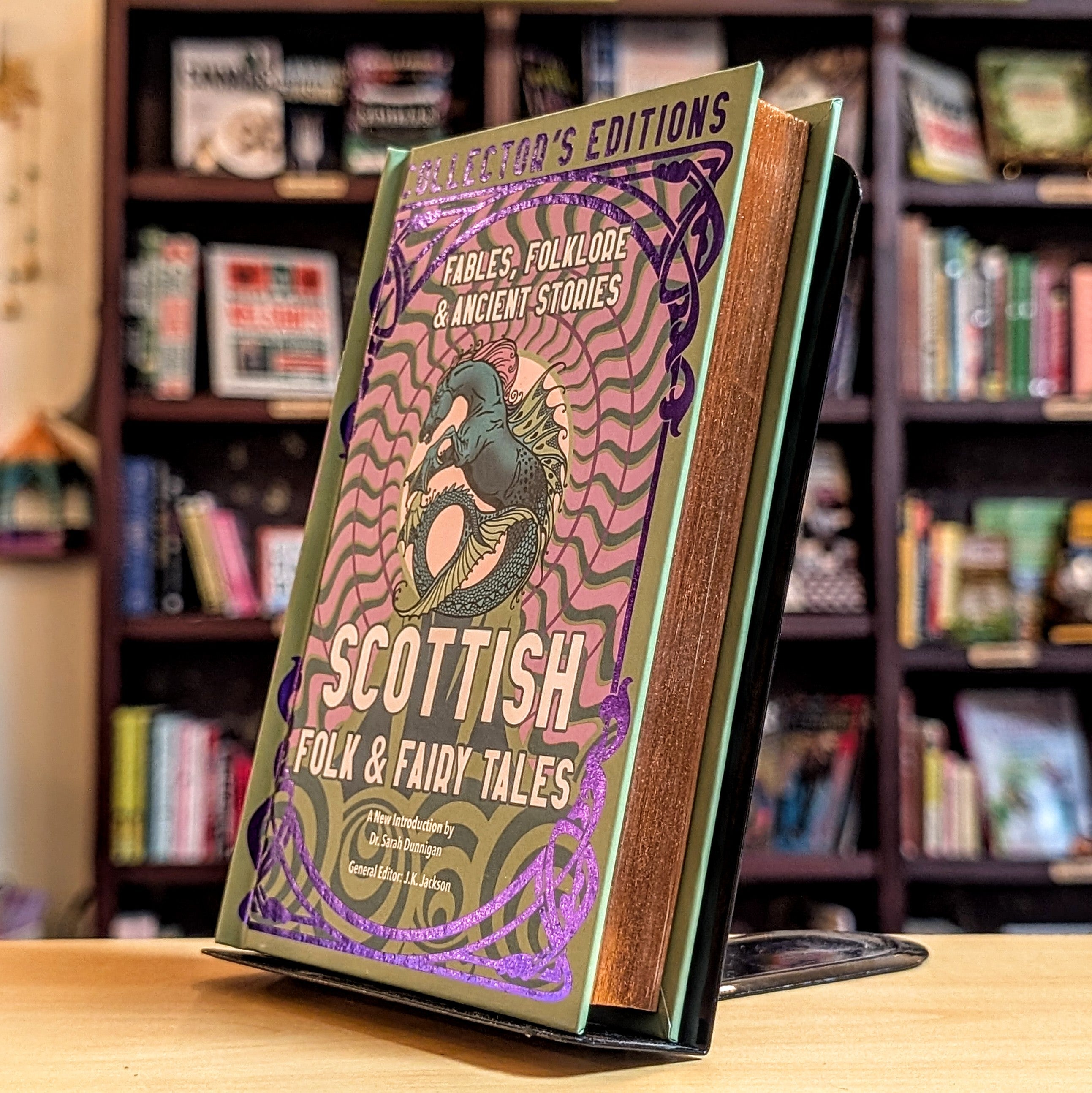 Scottish Folk & Fairy Tales: Fables, Folklore & Ancient Stories (Flame Tree Collector's Editions)