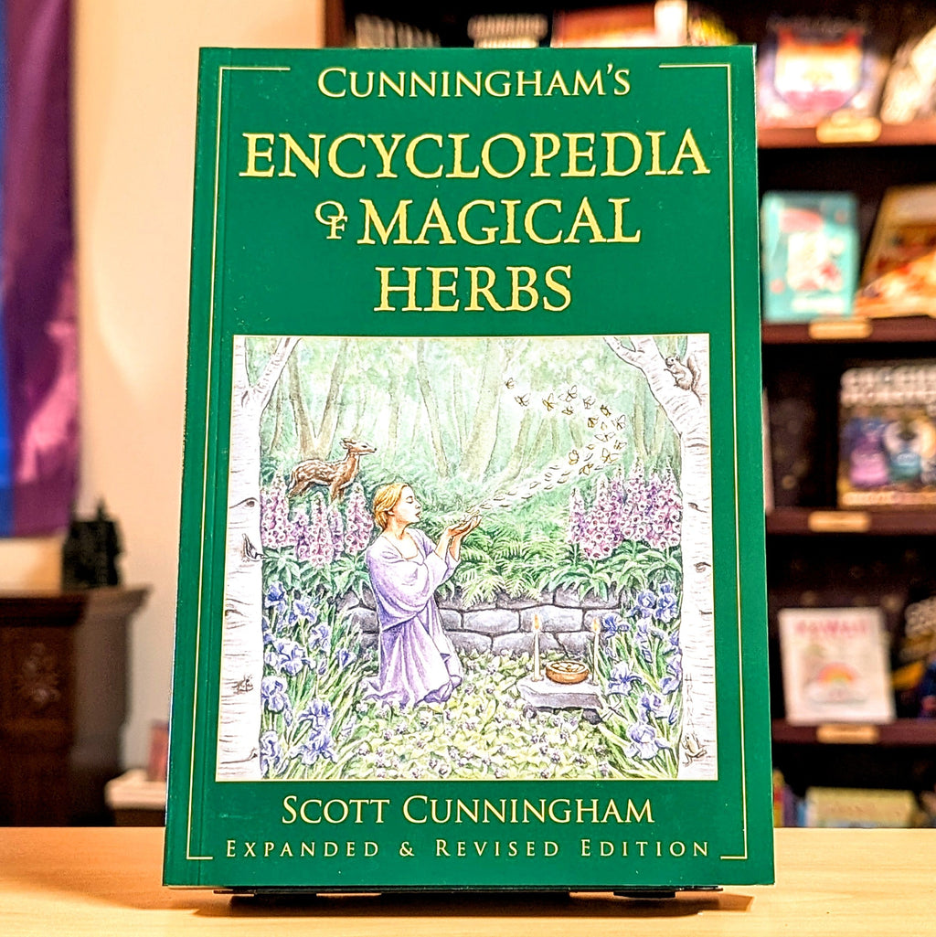 Cunningham's Encyclopedia of Magical Herbs (Llewellyn's Sourcebook Series) (Scott Cunningham's Encyclopedia Series, 1)
