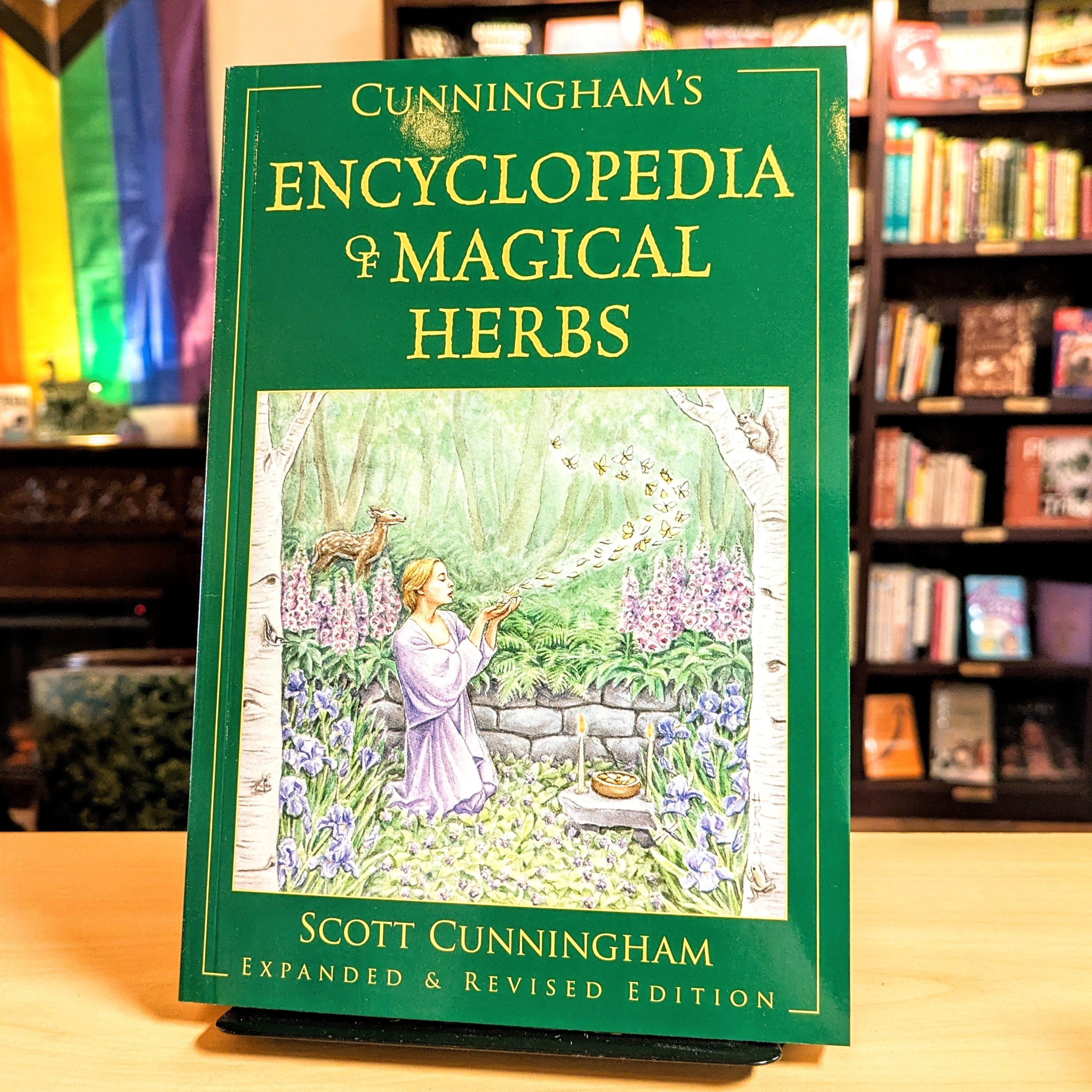 Cunningham's Encyclopedia of Magical Herbs (Llewellyn's Sourcebook Series) (Scott Cunningham's Encyclopedia Series, 1)